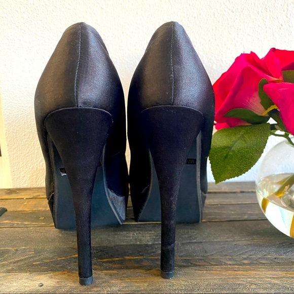 Traffic Satin Pumps (Size 6).🌹 - Picture 10 of 16